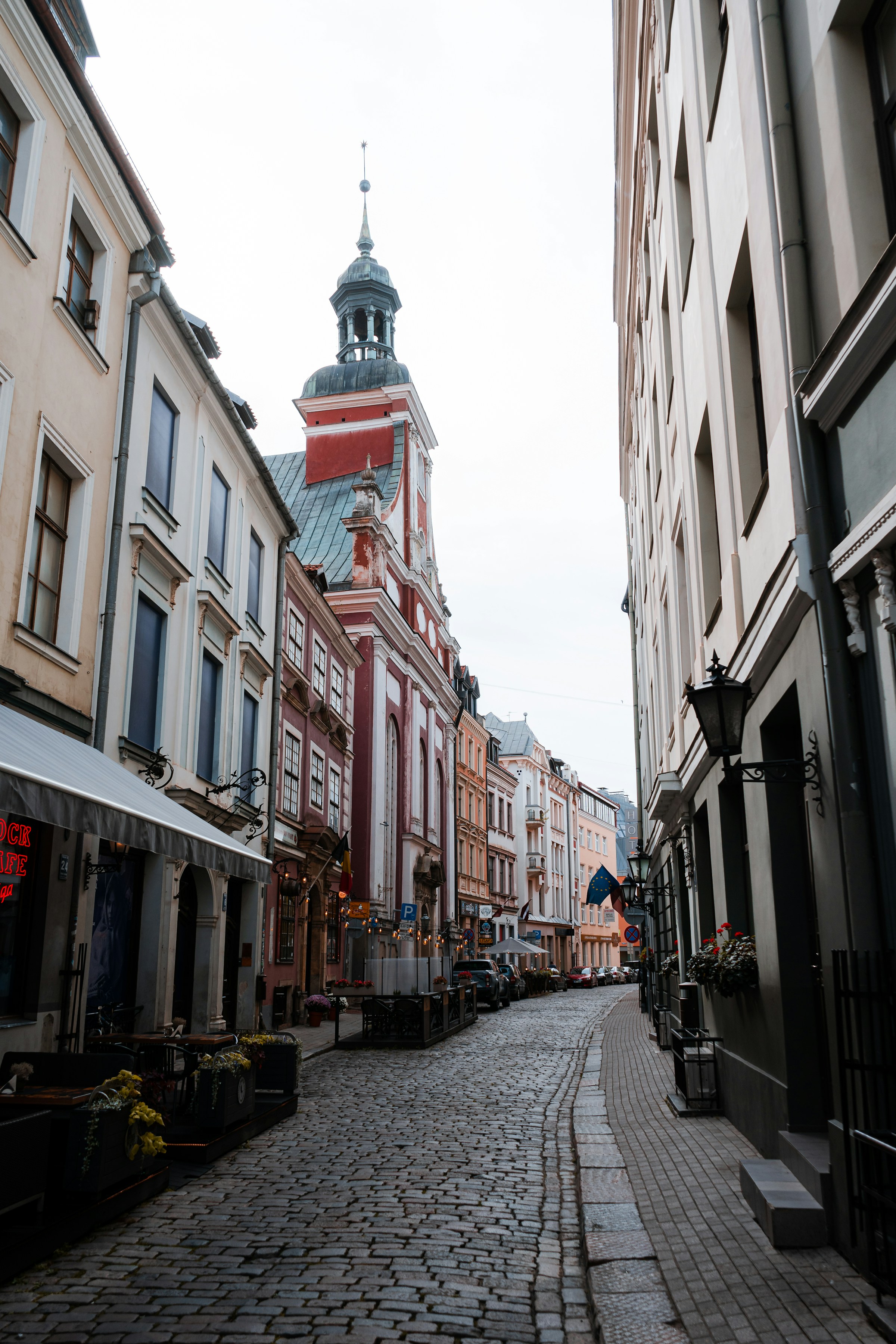 Gepflasterte Gasse in der Rigaer Altstadt